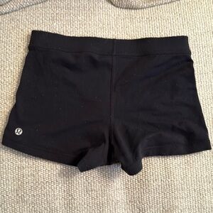 Amazing vintage lululemon black spandex shorts(size 4)
